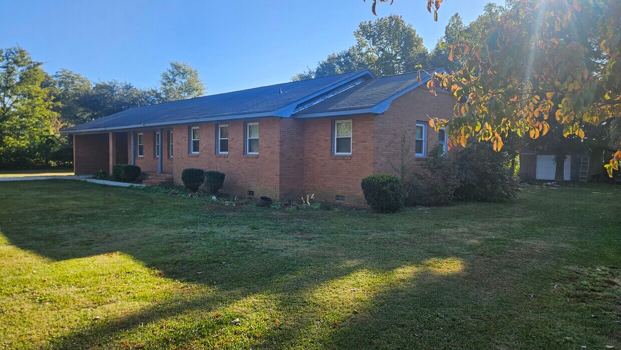 Primary Photo - 405 Cherokee St