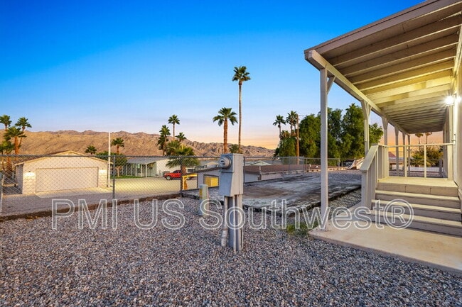 Building Photo - 437 Riverfront Dr