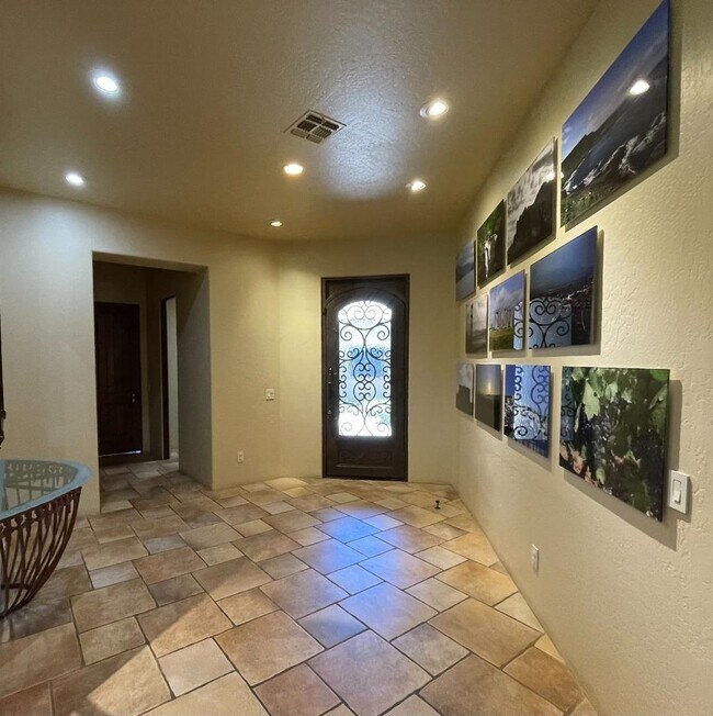 Foto del edificio - On GOLF COURSE LOT - 3 Bed/3Bath GATED Com...