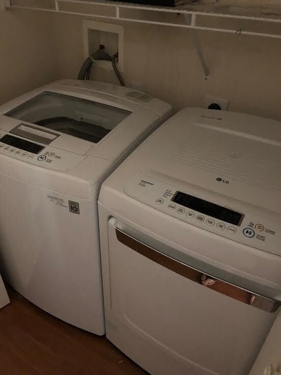 Building Photo - 2.2 w bonus room