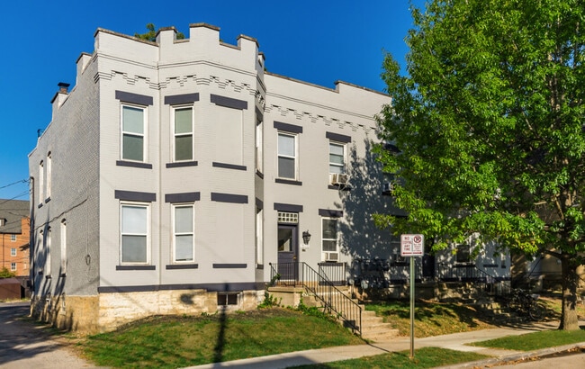 Building Photo - 1567 Highland St