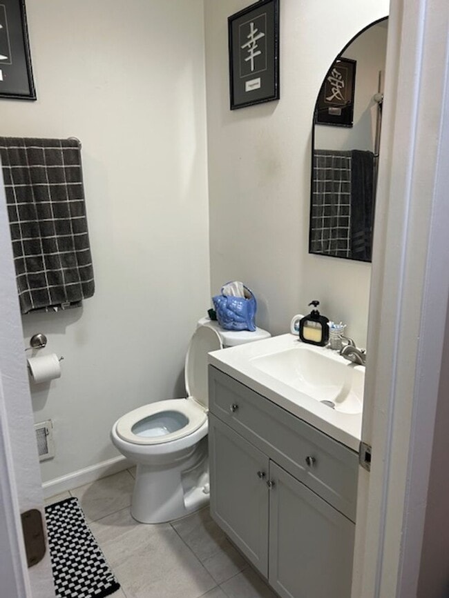 Foto del edificio - Adorable 2BR 1.5BA w/ Attached Garage • Yard in Roselawn