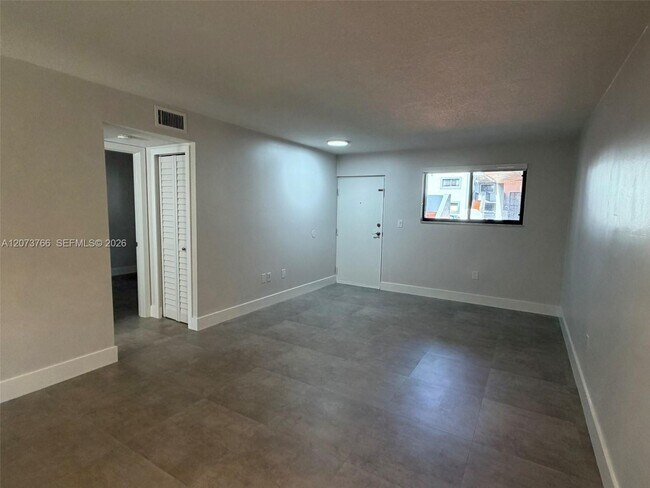 Building Photo - 1360 W 41st St