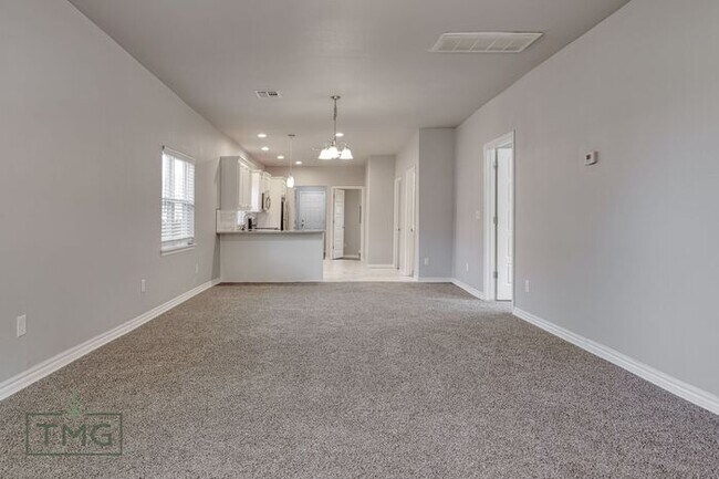 Foto del edificio - Spacious 3/2 with Front Porch, Fenced Yard...