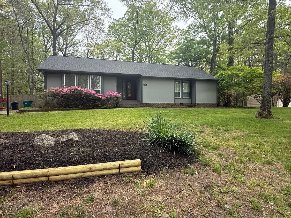 Primary Photo - 2301 Thousand Oaks Dr