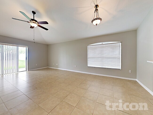 Foto del edificio - 5615 Hawkgrove Pl