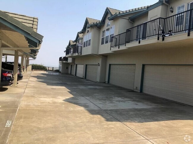 Building Photo - 260 Channing Way