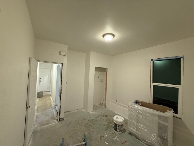 Building Photo - 1700 Le Roy Ave