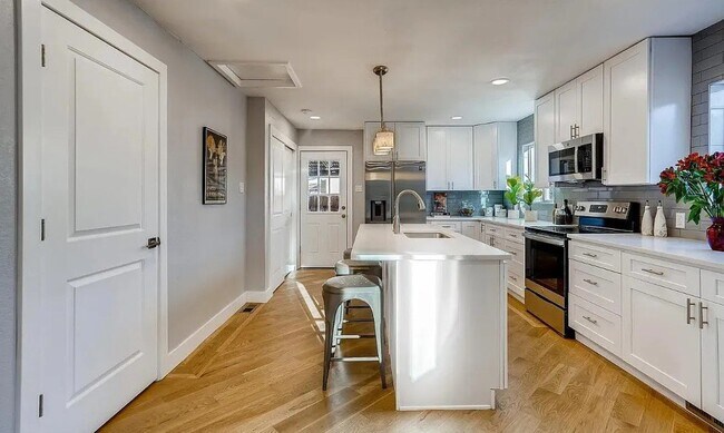 Foto del edificio - 4565 Shoshone St