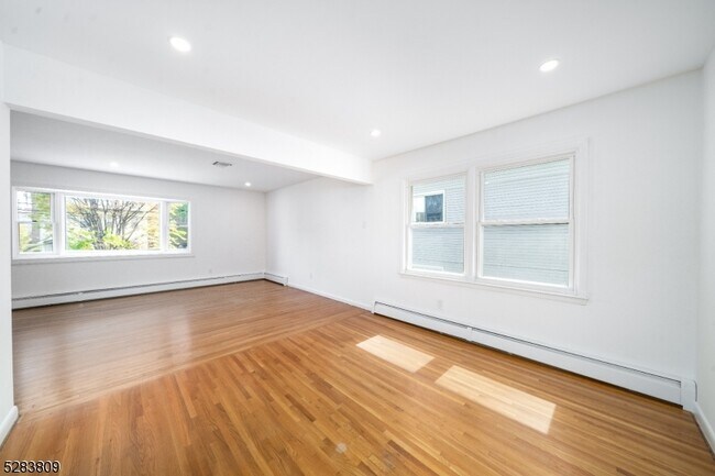 Building Photo - 305 South Pkwy