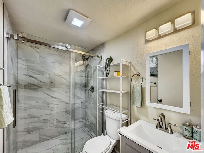 Foto del edificio - 13701 Hubbard St