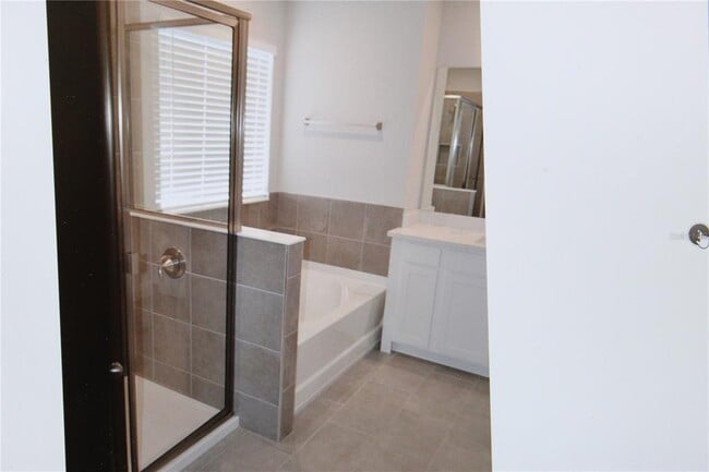 Foto del edificio - 2518 Warren Acrs Blvd