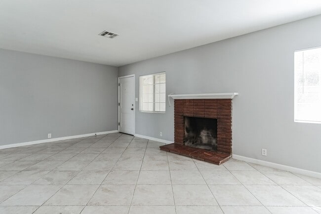 Building Photo - Welcome Home to Serenity and Convenience i...
