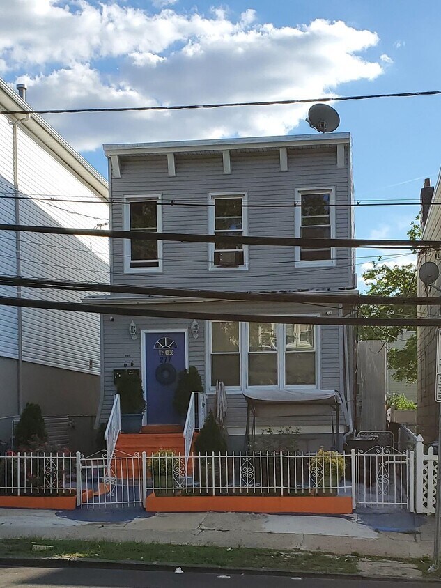 Primary Photo - 277 Danforth Ave