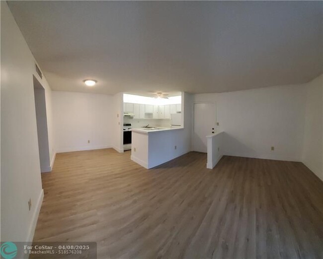 Building Photo - 10875 W Clairmont Cir