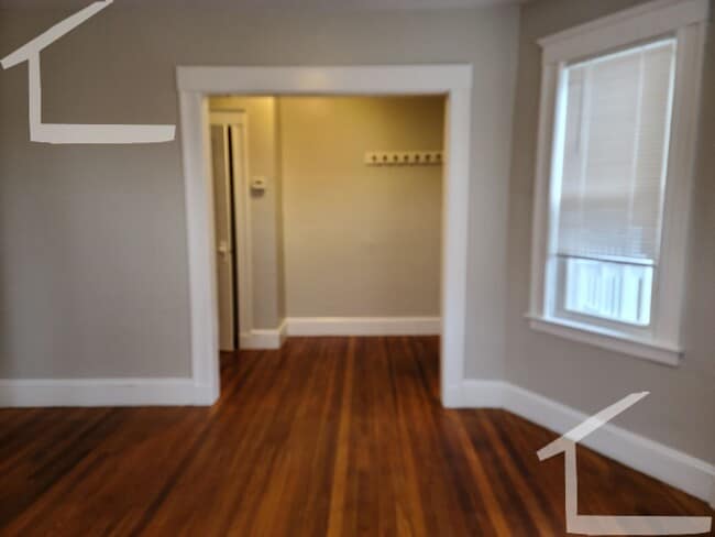 Building Photo - Nice 2 bed in JP