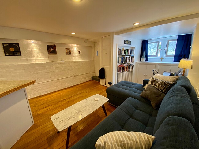 Entry into living room area - 3118 1/2 Dumbarton St NW