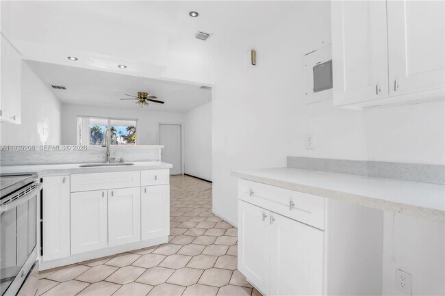 Foto del edificio - 137 NE 1st Ct