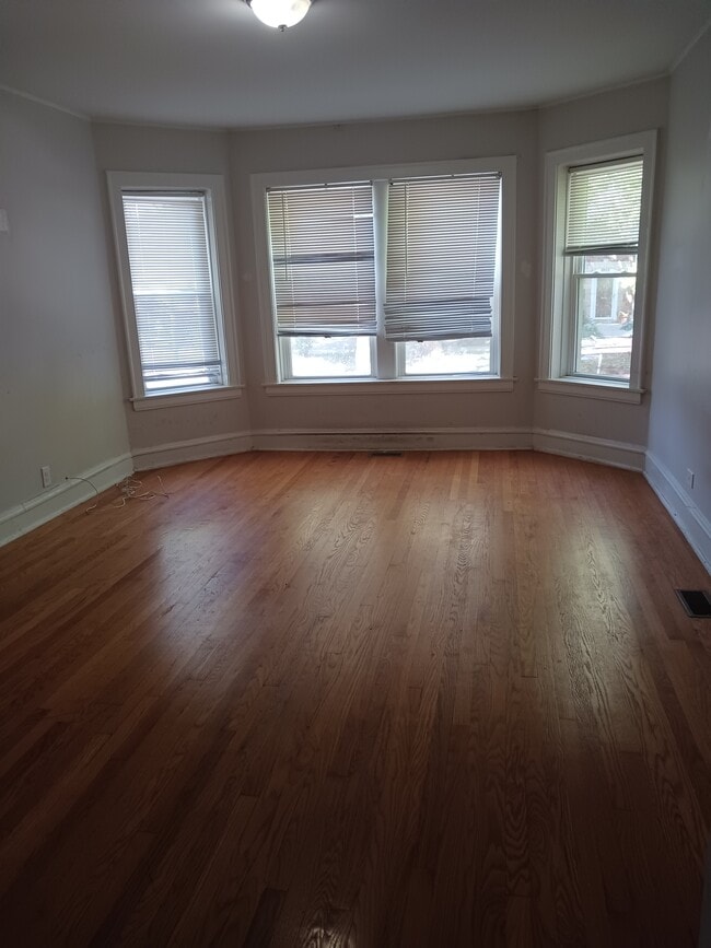 Living Room - 5901 N Rockwell St