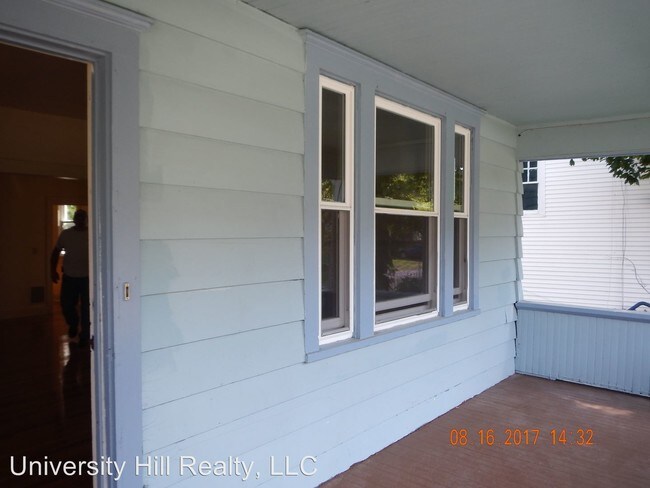 Building Photo - 147 Fellows Ave