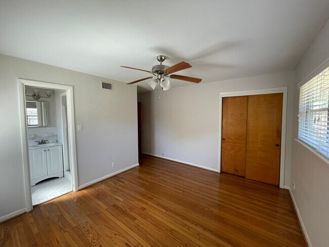 Foto del edificio - 4810 Hummingbird St