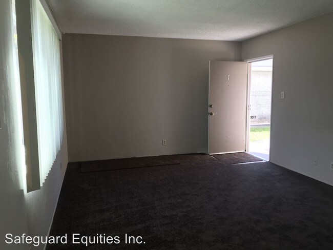 Building Photo - 2461 Linden Ave