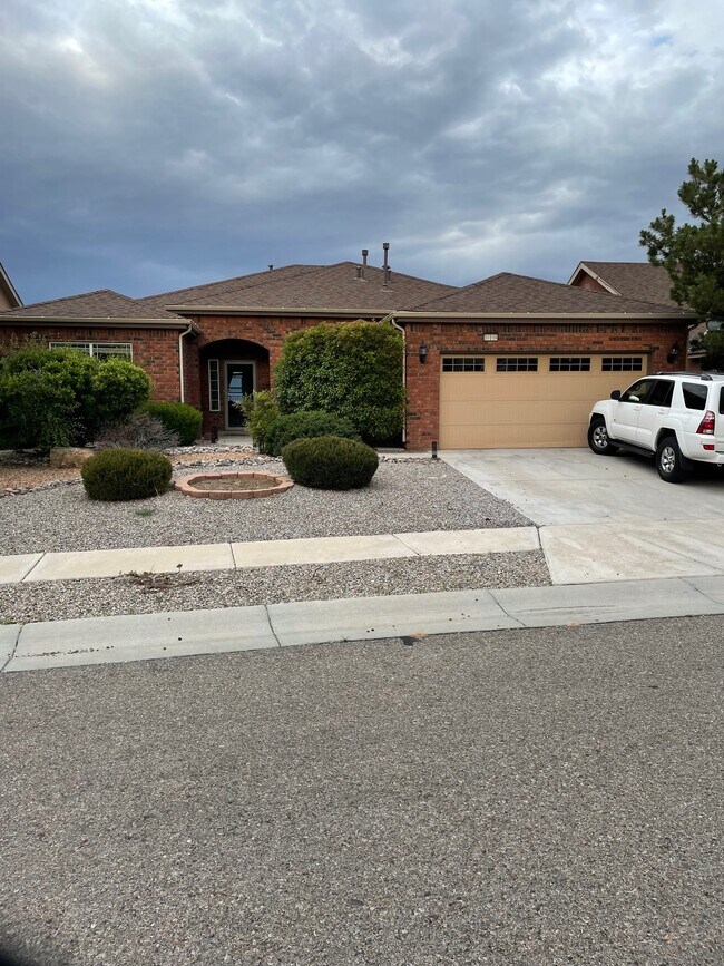 Building Photo - 10108 Avenida Vista Sol NW