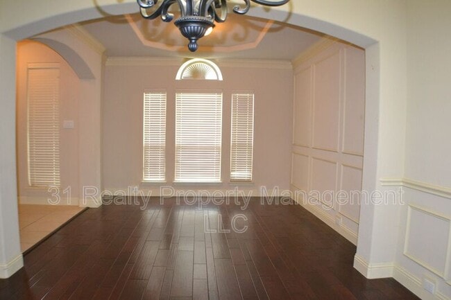 Photo - 6428 Abbotsford Dr House