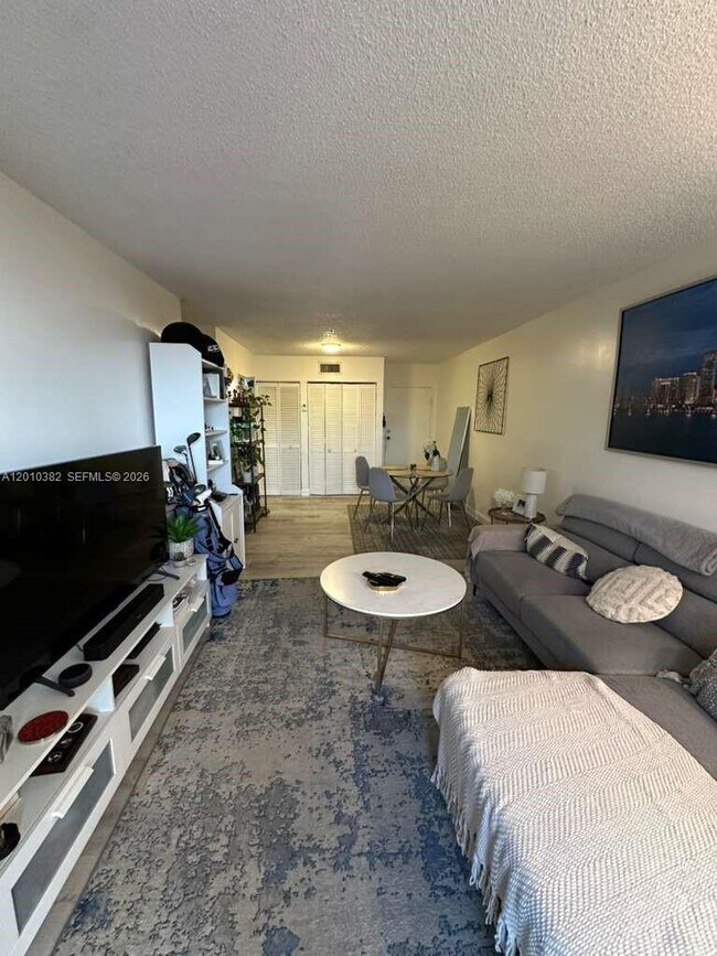 Foto del edificio - 8261 NW 8th St