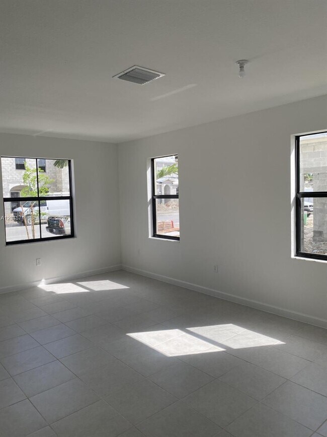 Building Photo - 10100 SW 228 TERR