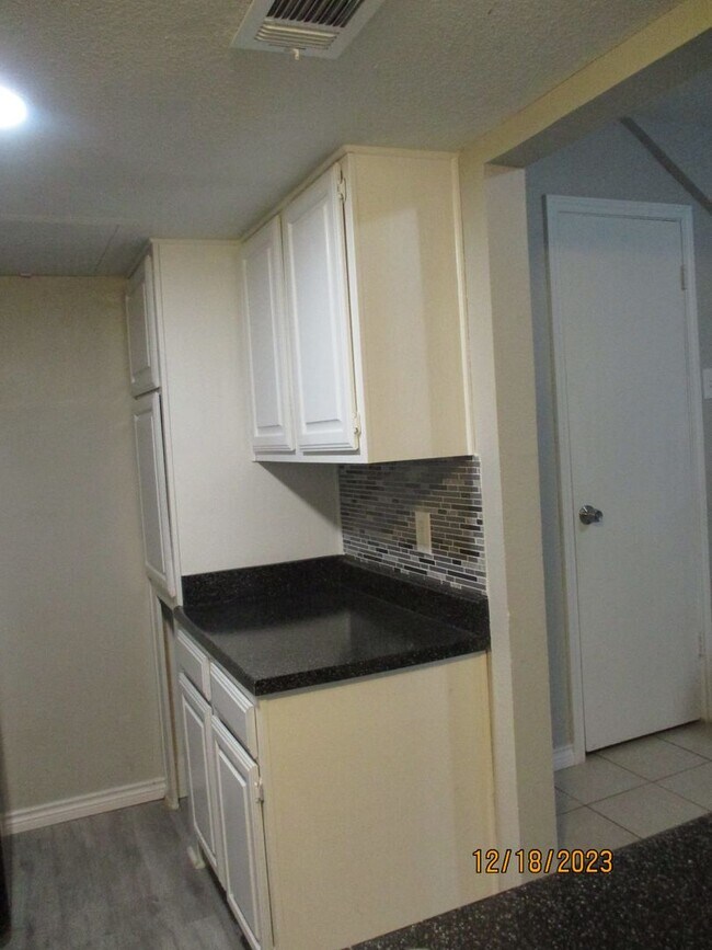 Foto del edificio - 2111 Park Willow Ln #C