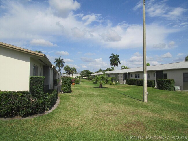 Foto del edificio - 2650 Barkley Dr E