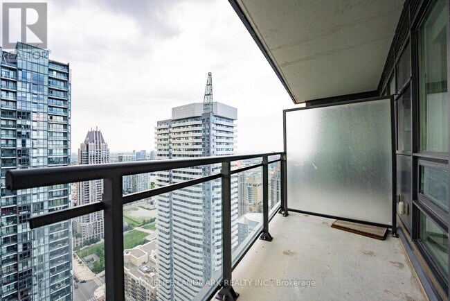 Building Photo - 510-3510 Curran Place