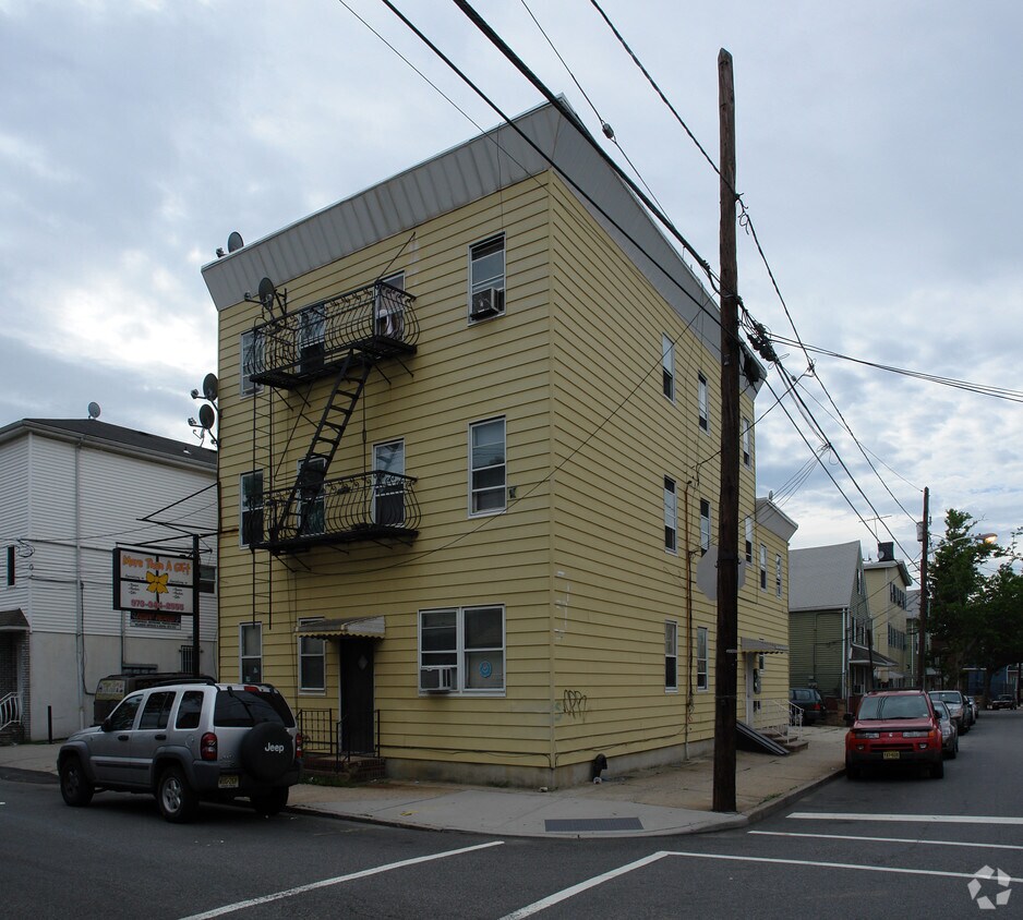 Building Photo - 31 Hensler St