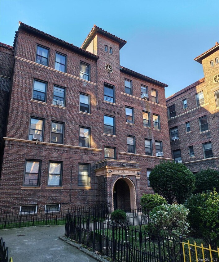 Foto principal - 62-64 Saunders St