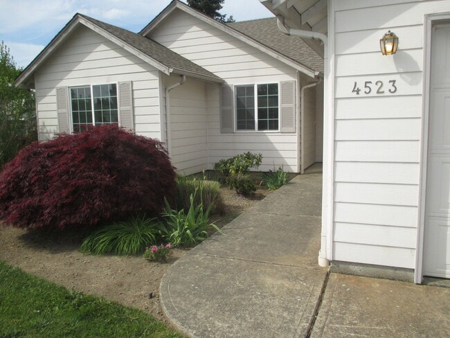 Building Photo - 4523 Wildcherry Dr SE