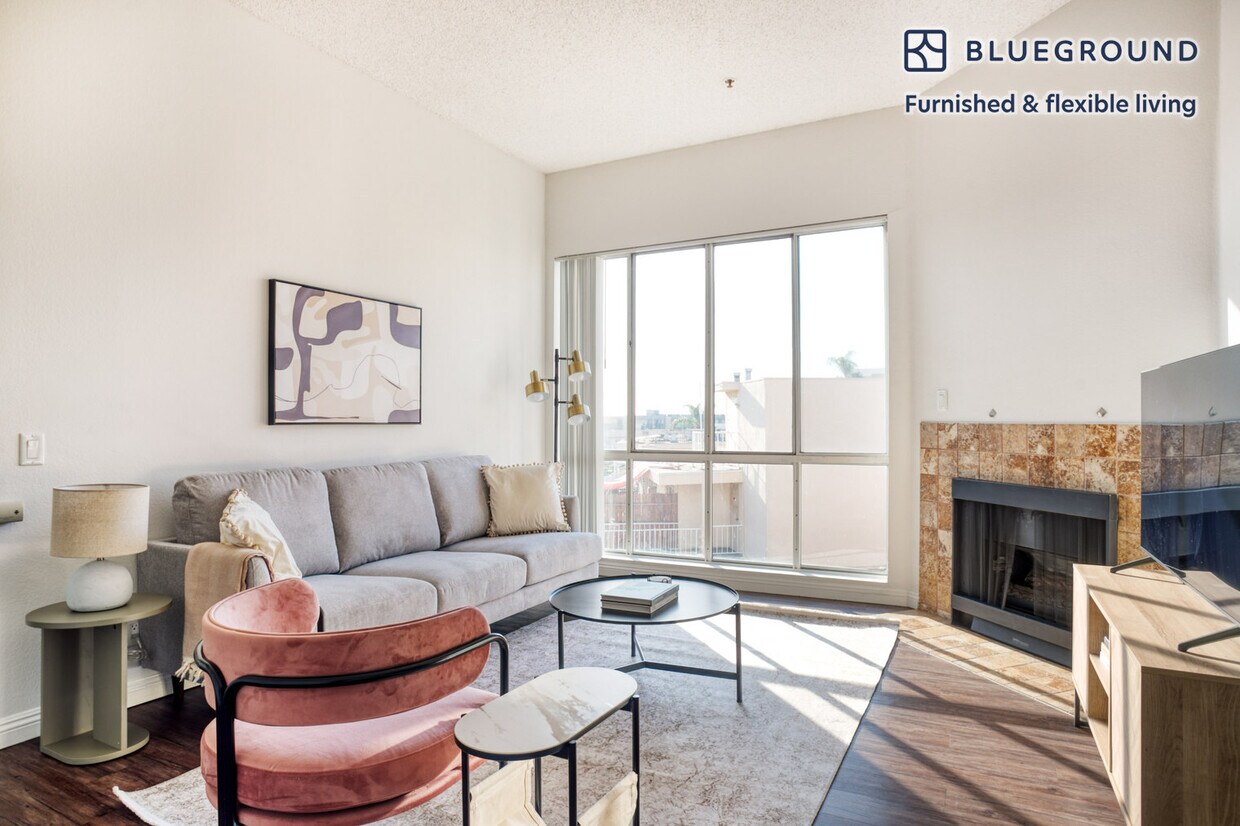 Foto principal - 1611 N Formosa Ave