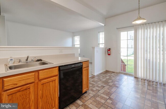 Building Photo - 161 Rittenhouse Dr