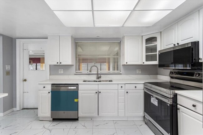 Building Photo - 8609 Sunny Hollow Ln