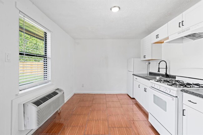 Building Photo - 7430 Mount St