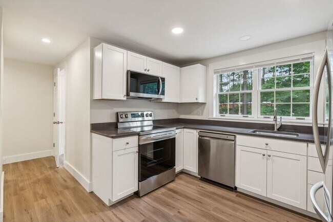Foto del edificio - 1393 Portland Rd