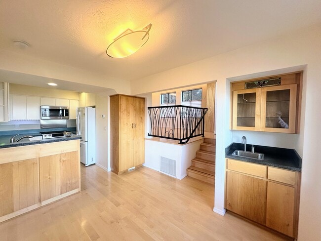 Building Photo - 339 Ravenwood Pl