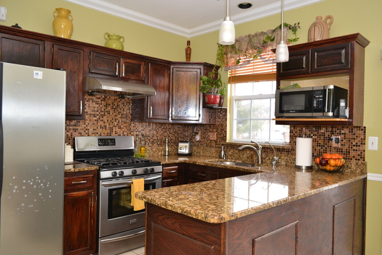Building Photo - 50 Hunt Dr