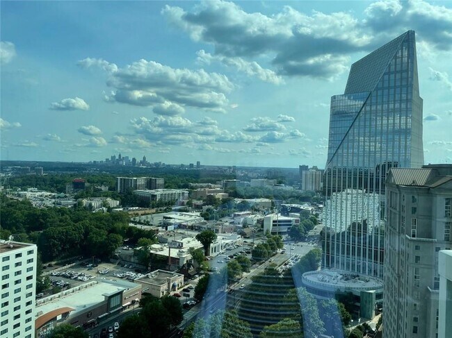 Foto del edificio - 3324 Peachtree Rd NE