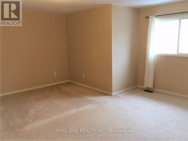 Building Photo - 141 Nahanni Dr