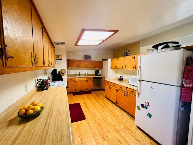 Foto del edificio - Unique 3 Bedroom 2 Bath Home In West San Jose