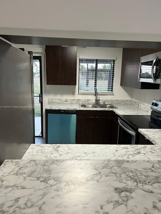 Foto del edificio - 253 SW Sterret Cir