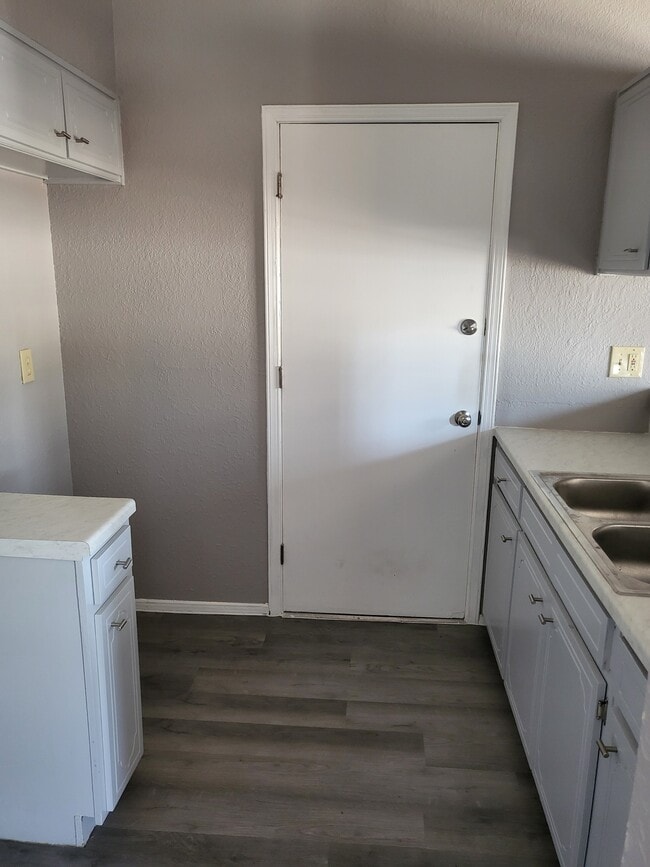 Building Photo - 1517 Prado Del Sol Dr