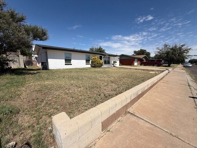Building Photo - 4209 Redbud Ave