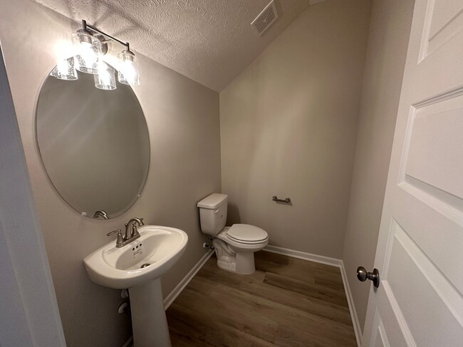 Building Photo - BRAND NEW Beautiful 3 Bed 2.5 Bath Townhou...